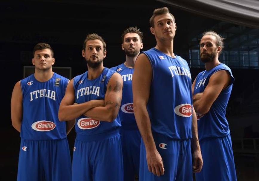 Gli assi della Nazionale italiana di Basket a Trento per realizzare lo spot promozionale per Sky Tv. Da sinistra: Gentile, Belinelli, Bargnani, Gallinari e Datome. FOTO CIAMILLO